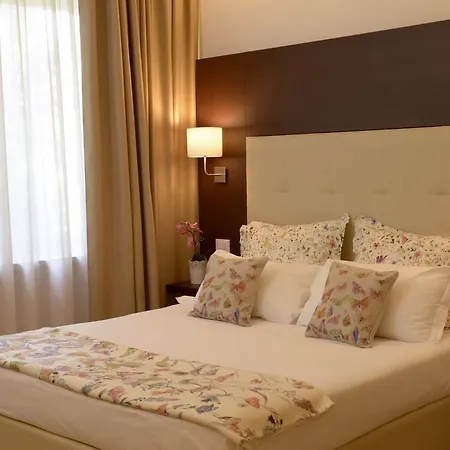 בית הארחה Chic&town Luxury Piazza Del Popolo 4*